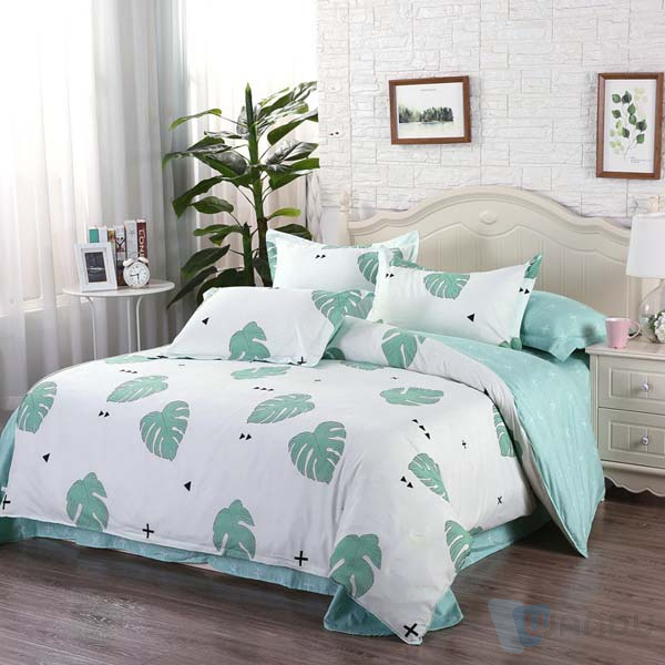 100% Polyester Heart Printed Four Piece Home Bedding Set Cute Cheap Bedding Set Full Size