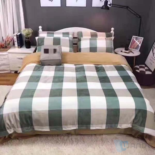 China Polyester Four Piece Hotel Bedding Modern Fashion Bed Sheet Set Queen King Size Plaid Bedding Set